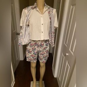 Unique Vintage 2 Piece Set
Crop Shirt Top And Shorts